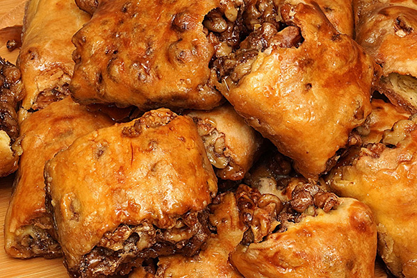 Honey Roulette with Walnuts